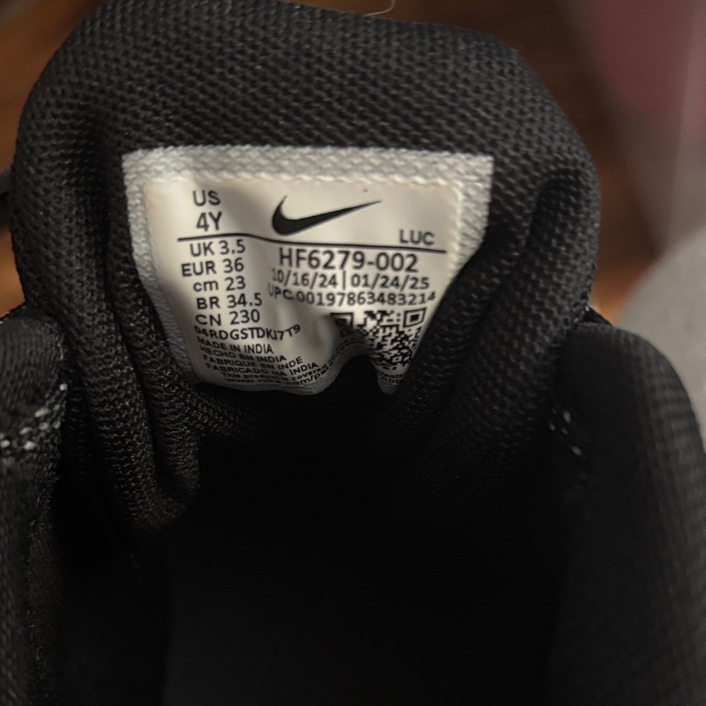 Nike Kids Team Hustle D12 sneakers - Picture 2 of 5
